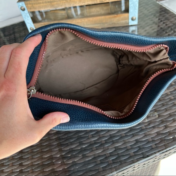 Vintage Coach #4232 Sheffield Bucket Navy with Tan Trim Sheridan Bag - Picture 4 of 10